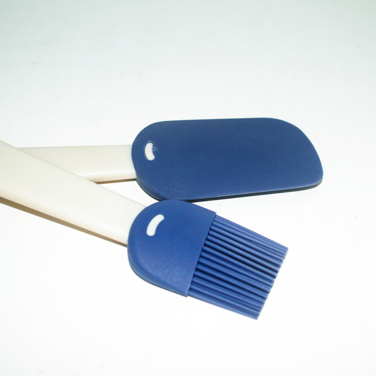 Wholesale Cute Design Small Silicone Oil Brush and Spatula